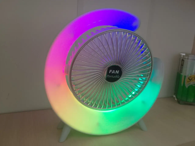 Дизайнерський  акумуляторний настільний вентилятор &laquo;Півмісяць&raquo; з RGB-підсвіткою: 3 швидкості, тиха робота, USB &mdash; стильний гаджет для сучасного інтер'єру 235x235x50 фото