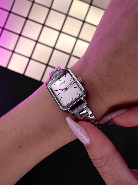 Жіночий годинник Casio LTP-V009D-4E Casio LTP-V009D-4E фото
