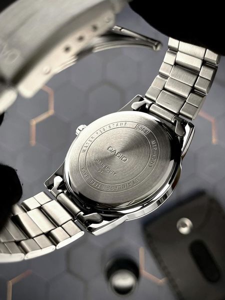 Чоловічий годинник Casio MTP-V001D-1B MTP-V001D-1B фото